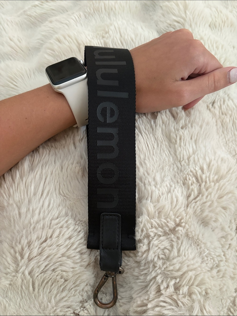 Lululemon all black keychain - Picture 4 of 7